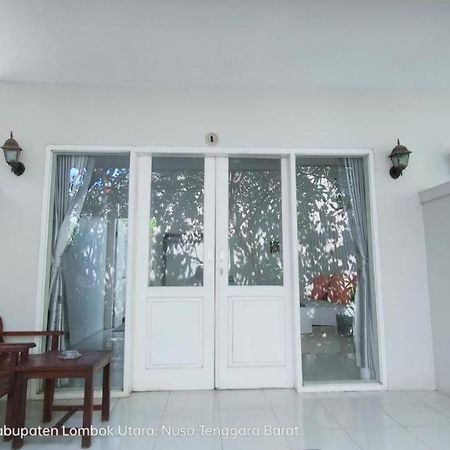 Pineapple Guest House Gili Air Bagian luar foto