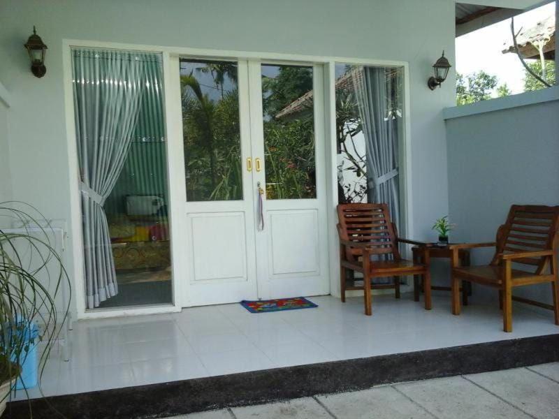 Pineapple Guest House Gili Air Bagian luar foto