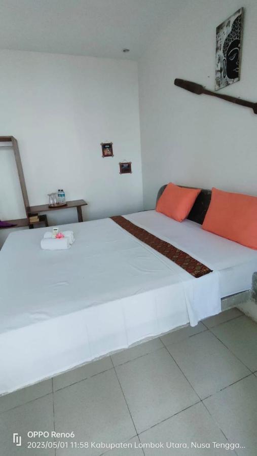 Pineapple Guest House Gili Air Bagian luar foto