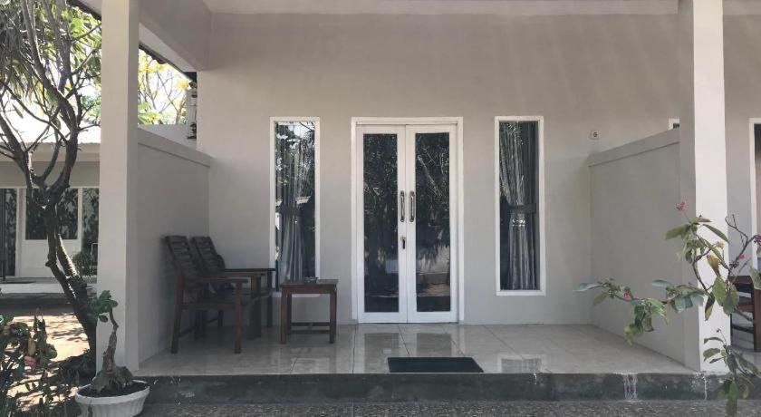 Pineapple Guest House Gili Air Bagian luar foto
