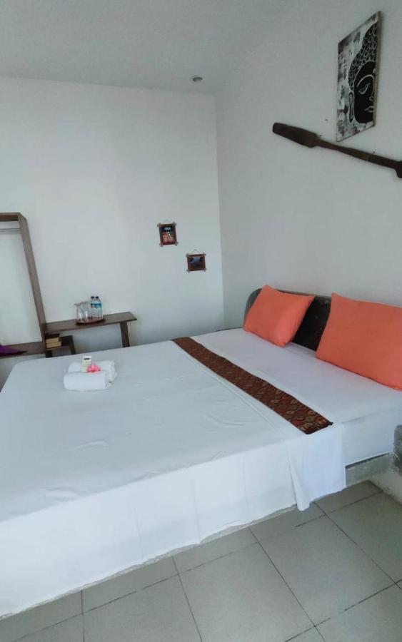 Pineapple Guest House Gili Air Bagian luar foto