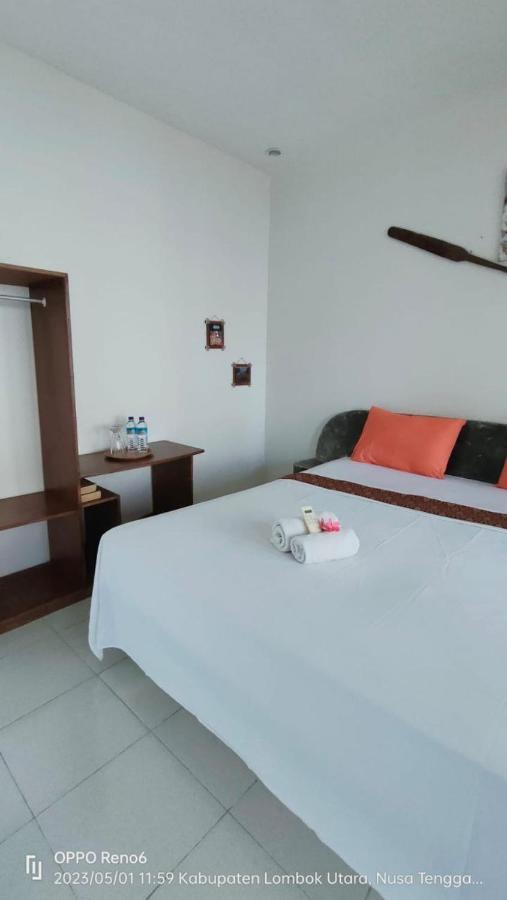 Pineapple Guest House Gili Air Bagian luar foto