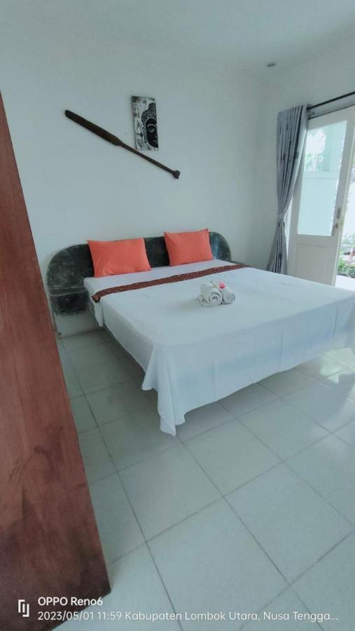 Pineapple Guest House Gili Air Bagian luar foto