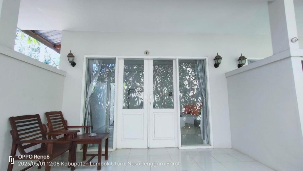 Pineapple Guest House Gili Air Bagian luar foto