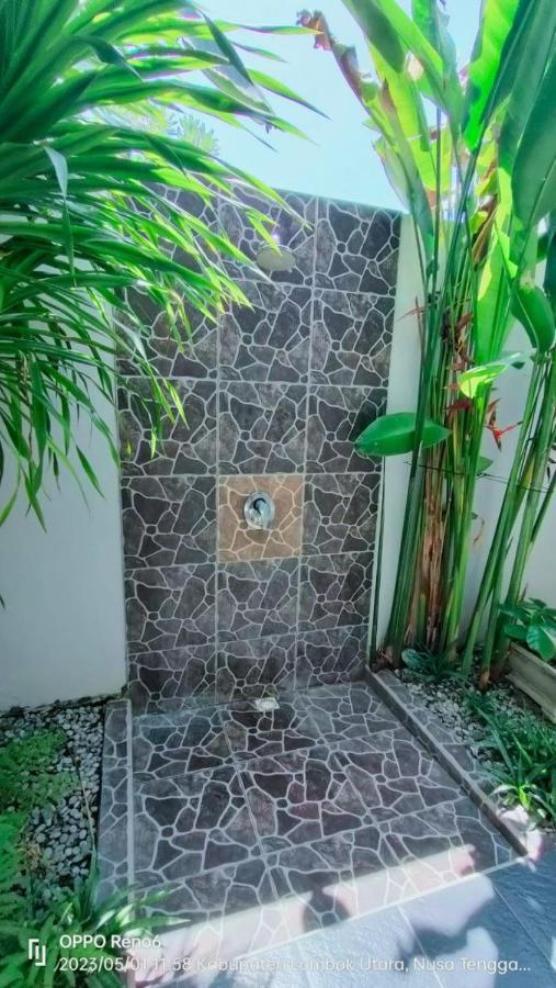 Pineapple Guest House Gili Air Bagian luar foto