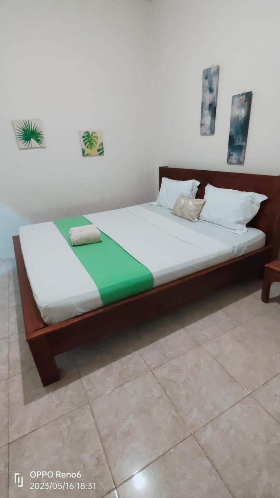 Pineapple Guest House Gili Air Bagian luar foto