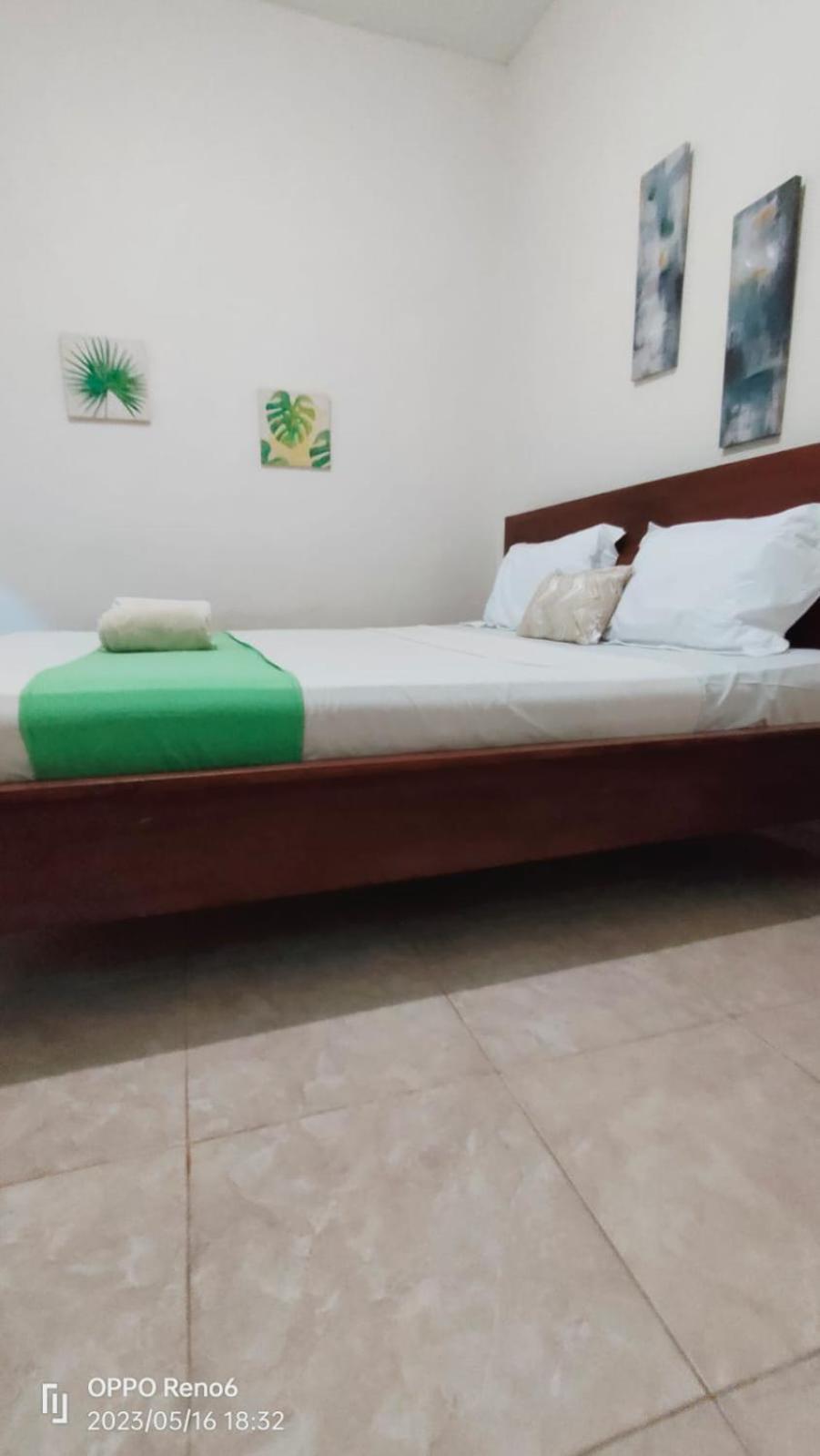 Pineapple Guest House Gili Air Bagian luar foto