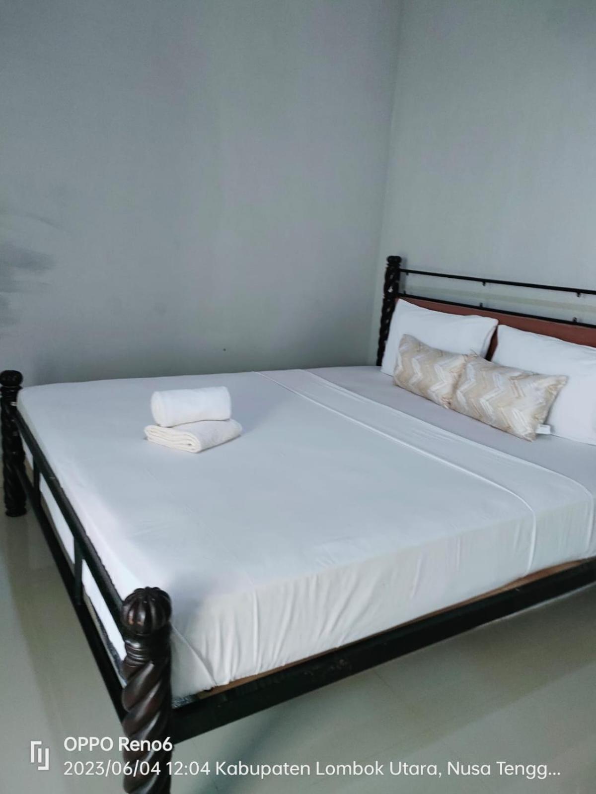 Pineapple Guest House Gili Air Bagian luar foto