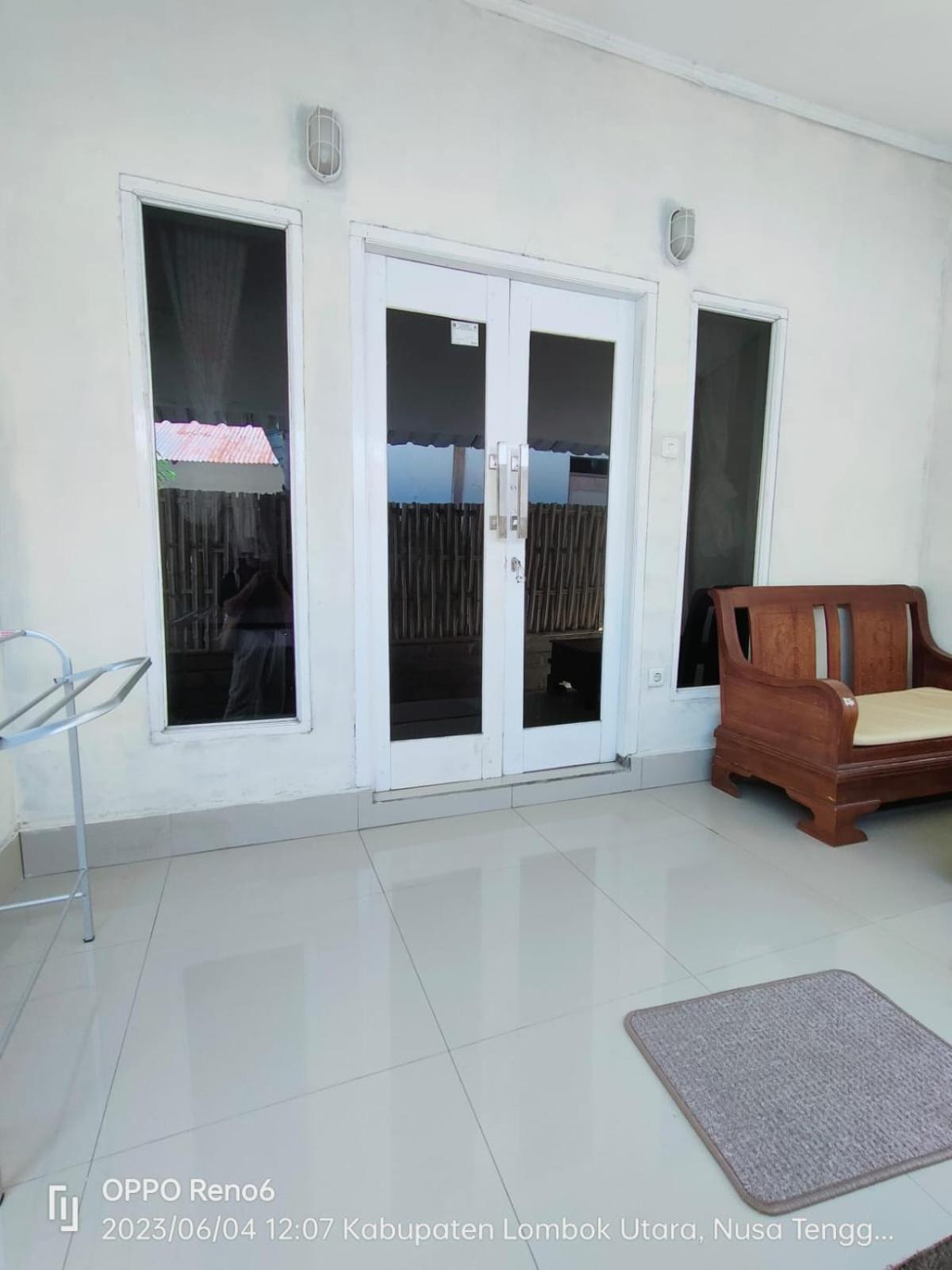 Pineapple Guest House Gili Air Bagian luar foto
