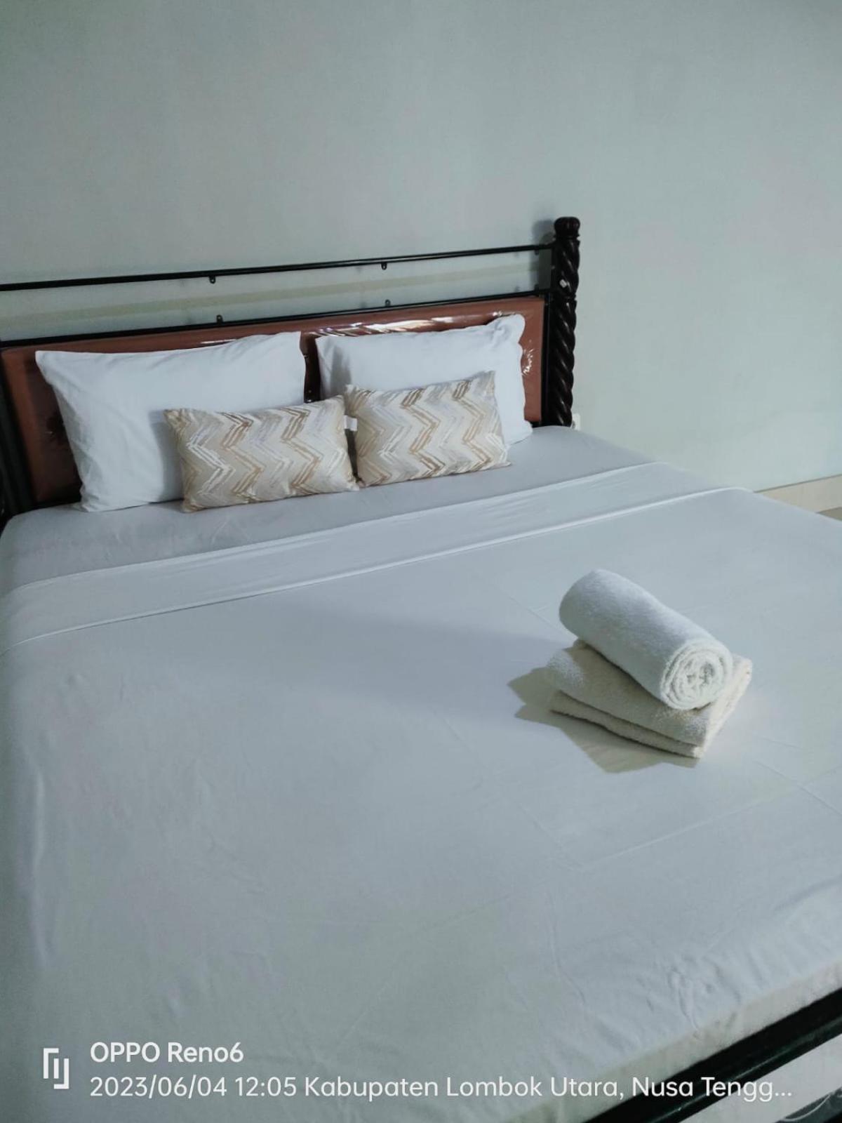 Pineapple Guest House Gili Air Bagian luar foto