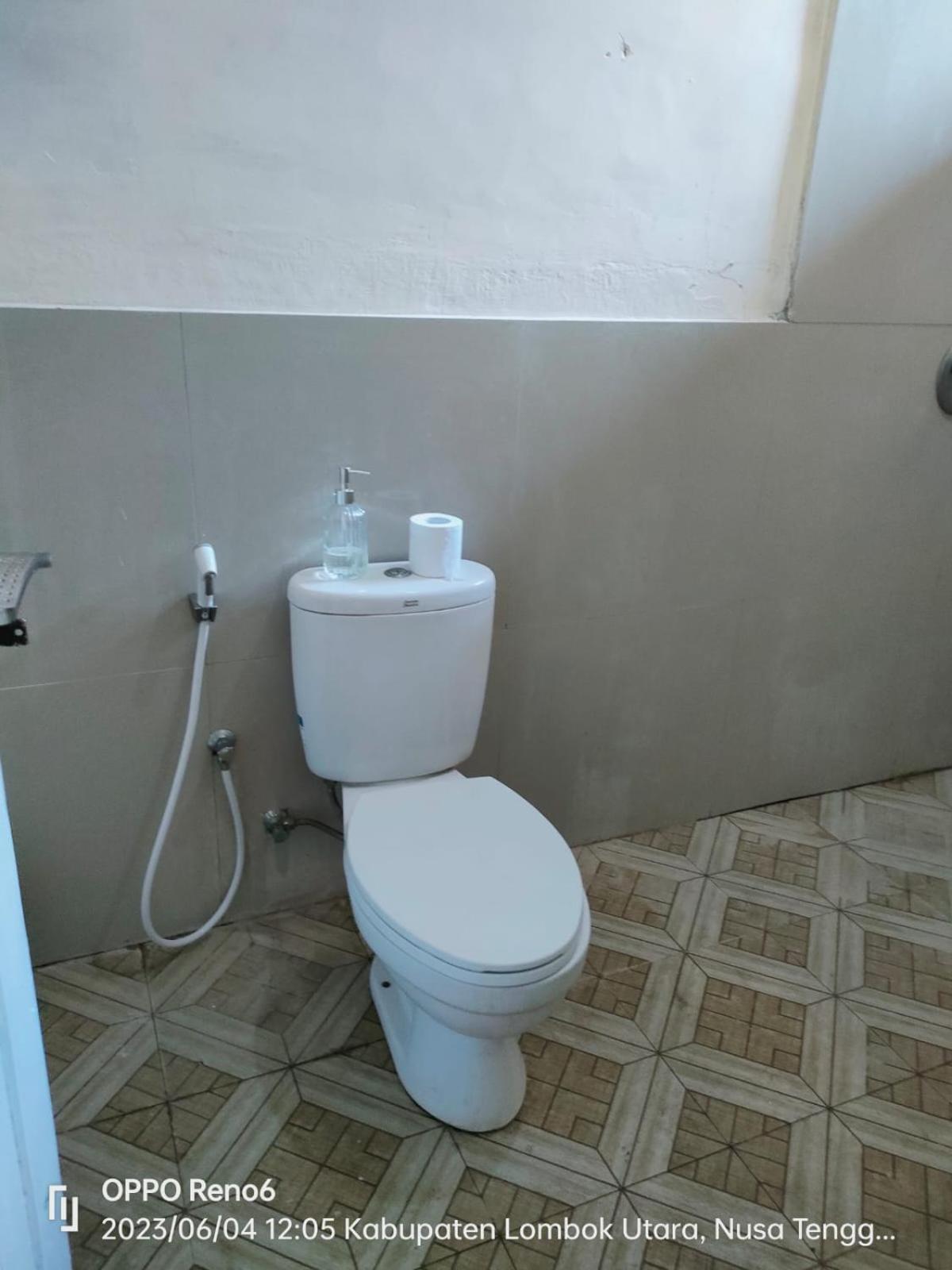 Pineapple Guest House Gili Air Bagian luar foto