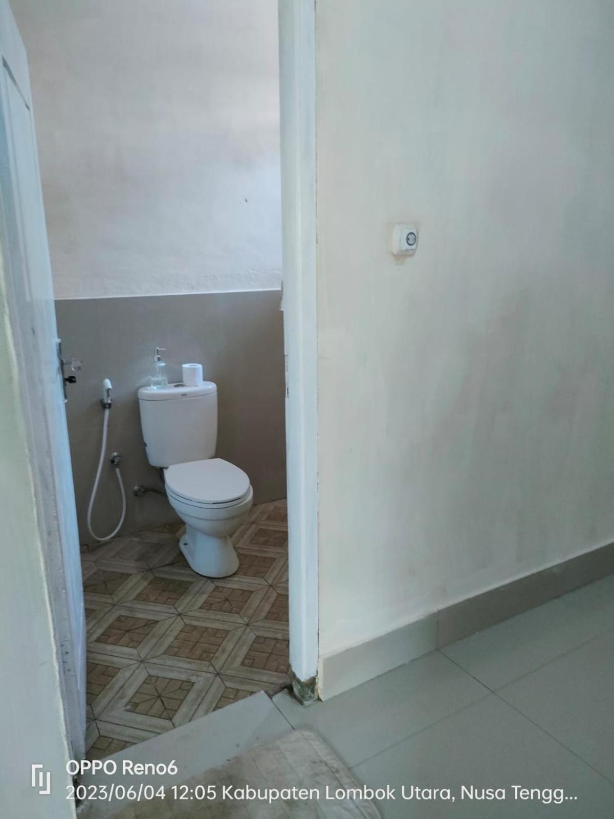 Pineapple Guest House Gili Air Bagian luar foto